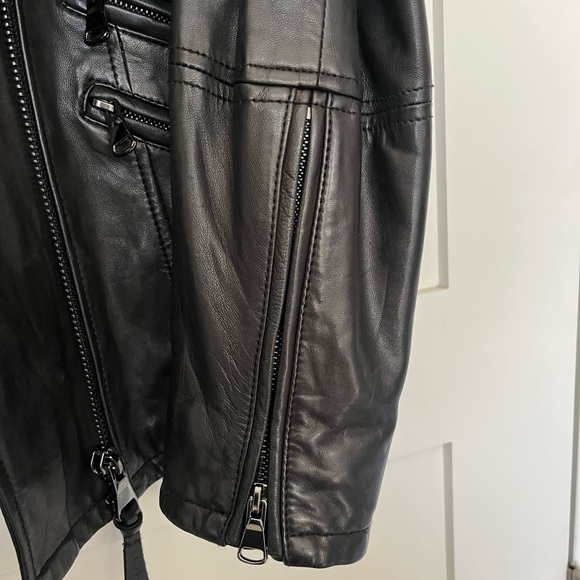 Mackage Fitted Black Leather Moto Jacket - size M - Picture 4 of 12
